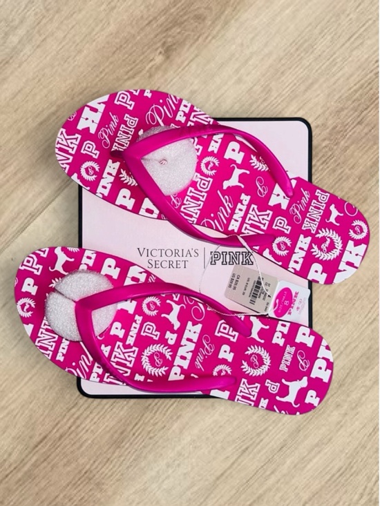 PINK Victoria's Secret Shoes - 🩴 PINK Victoria's Secret 86 Logo Flip Flops Size 8 NWT